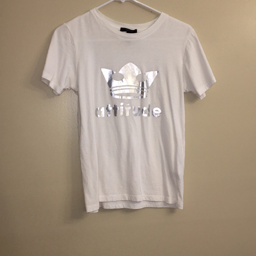 White t-shirt with metallic attitude/crown design
